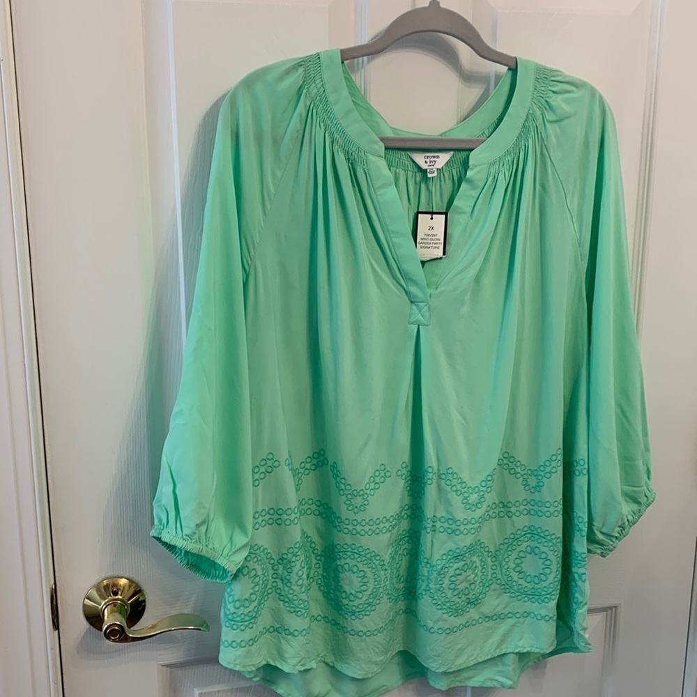 Crown & Ivy NWT V neck embroidered blouse Mint Glow Garden‎ Party Signature 2X.